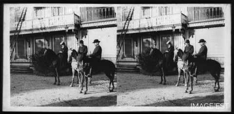Cavaliers devant la chalet de la tonnellerie Adolphe Fruhinsholz (Nancy)